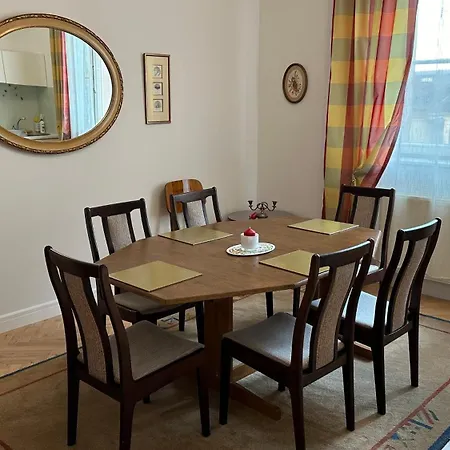 Two Bedrooms Center Apartment *
