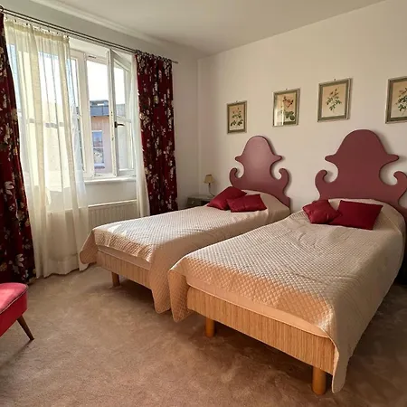 Two Bedrooms Center Apartment *
