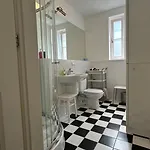 Two Bedrooms Center Lejlighed