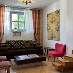 Lejlighed Two Bedrooms Center *