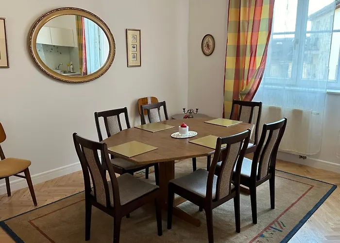 Two Bedrooms Center 公寓 *