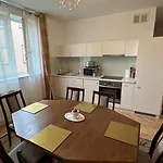 Two Bedrooms Center Διαμέρισμα