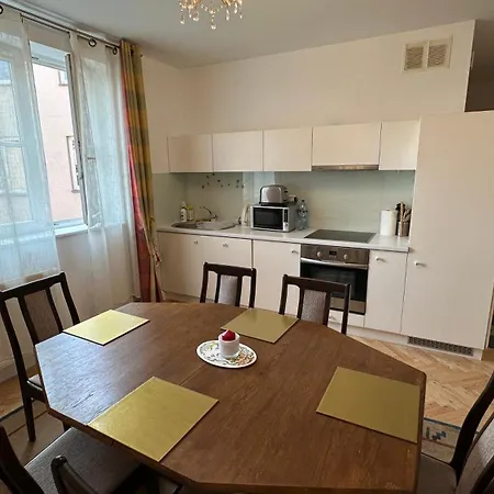 Two Bedrooms Center Apartment
