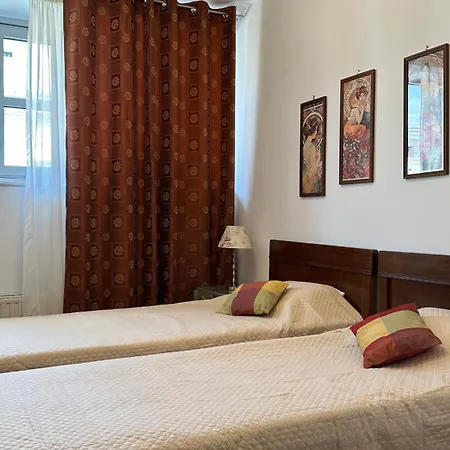 Two Bedrooms Center 公寓 *